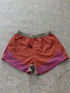 Lululemon Evergreen High-Rise Shorts 4.5" Red, Pink, Gray Size 6